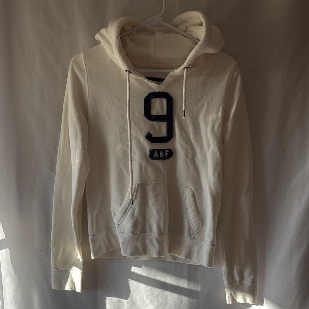 Abercrombie & Fitch Juniors girls’ White Hoodie Sweater
